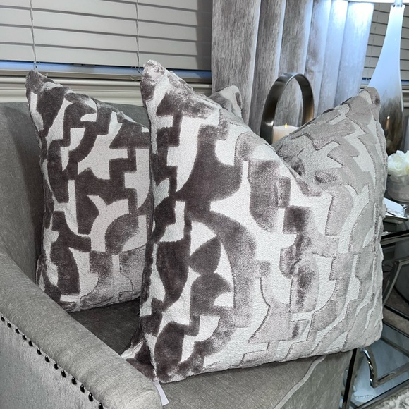 1-NWT CALDEIRA CUT VELVET DESIGN DECORATIVE PILLOWS Read description for details - Picture 5 of 16